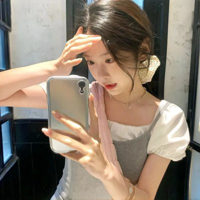和红色中国人看电视